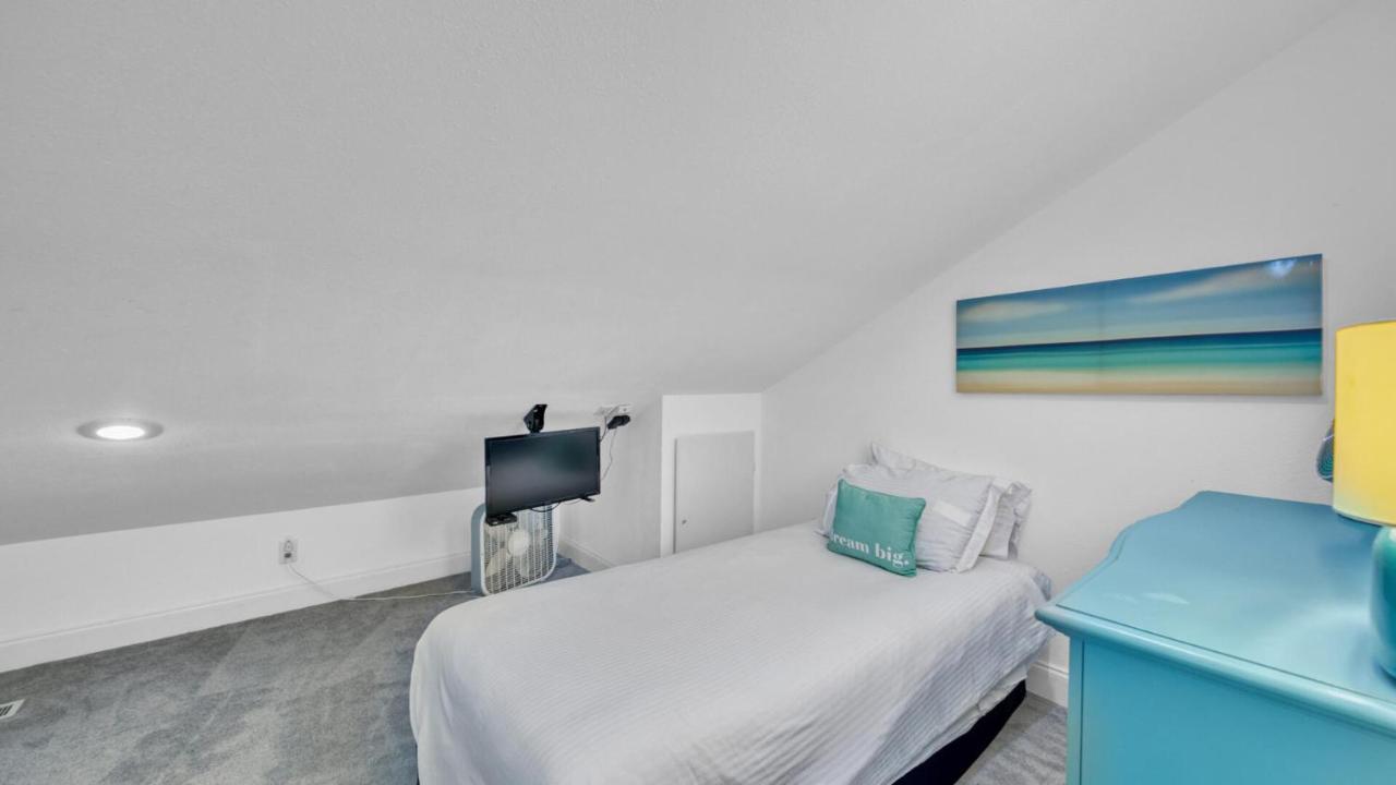 Crystal Villas 12B - Updated 2 Bedroom With Loft Beach Front Condo In The Heart Of Destin Exterior photo